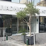 Livadhiotis מלון