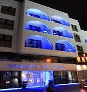 里瓦西奥迪斯城市酒店 2*