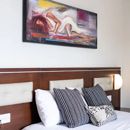 Livadhiotis Otel Larnaca