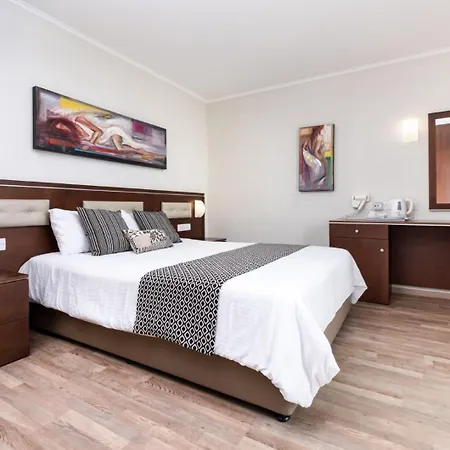 Livadhiotis 2* Larnaca