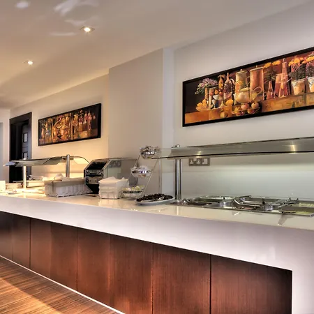 Livadhiotis Готель Ларнака