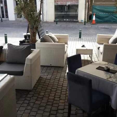 Готель Livadhiotis