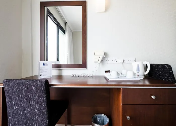 Livadhiotis Szálloda Lárnaka