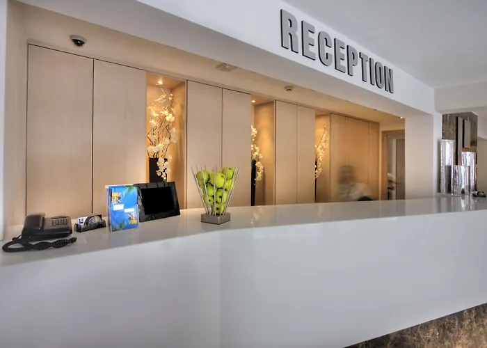 Livadhiotis Готель Ларнака