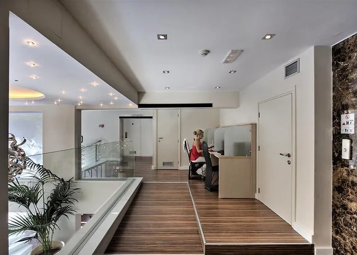 Готель Livadhiotis 2*